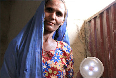 20120514-aid Lighting the_way home_in_Sindh Pakistan.jpg